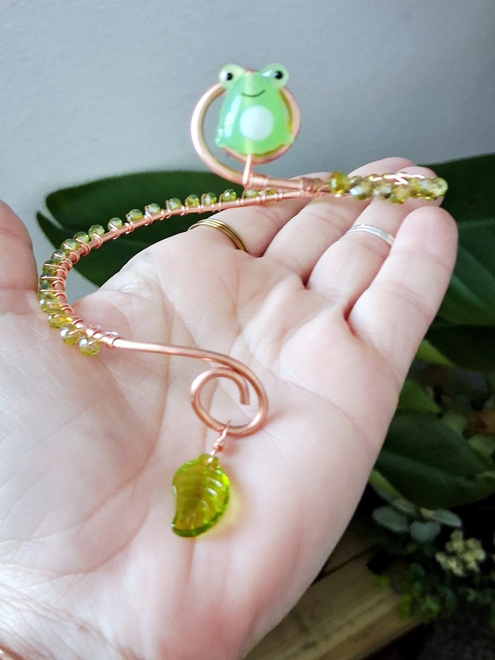 Green Frog Wire Arm Cuff with Peridot Tone Bead Accents